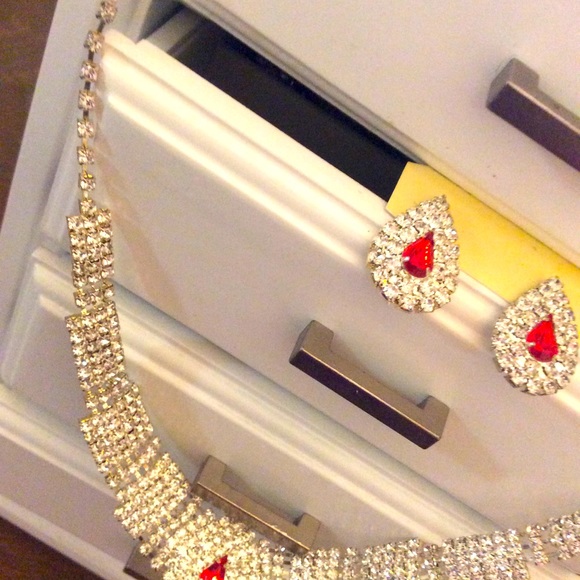 Crystal clear & RED persuasion earrings NWT VTG Teardrop Pavé sparkly bling - Picture 4 of 5